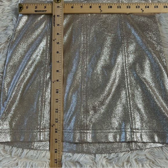 Free People Modern Femme metallic rose gold crackle suede mini skirt size 4 - Picture 7 of 11